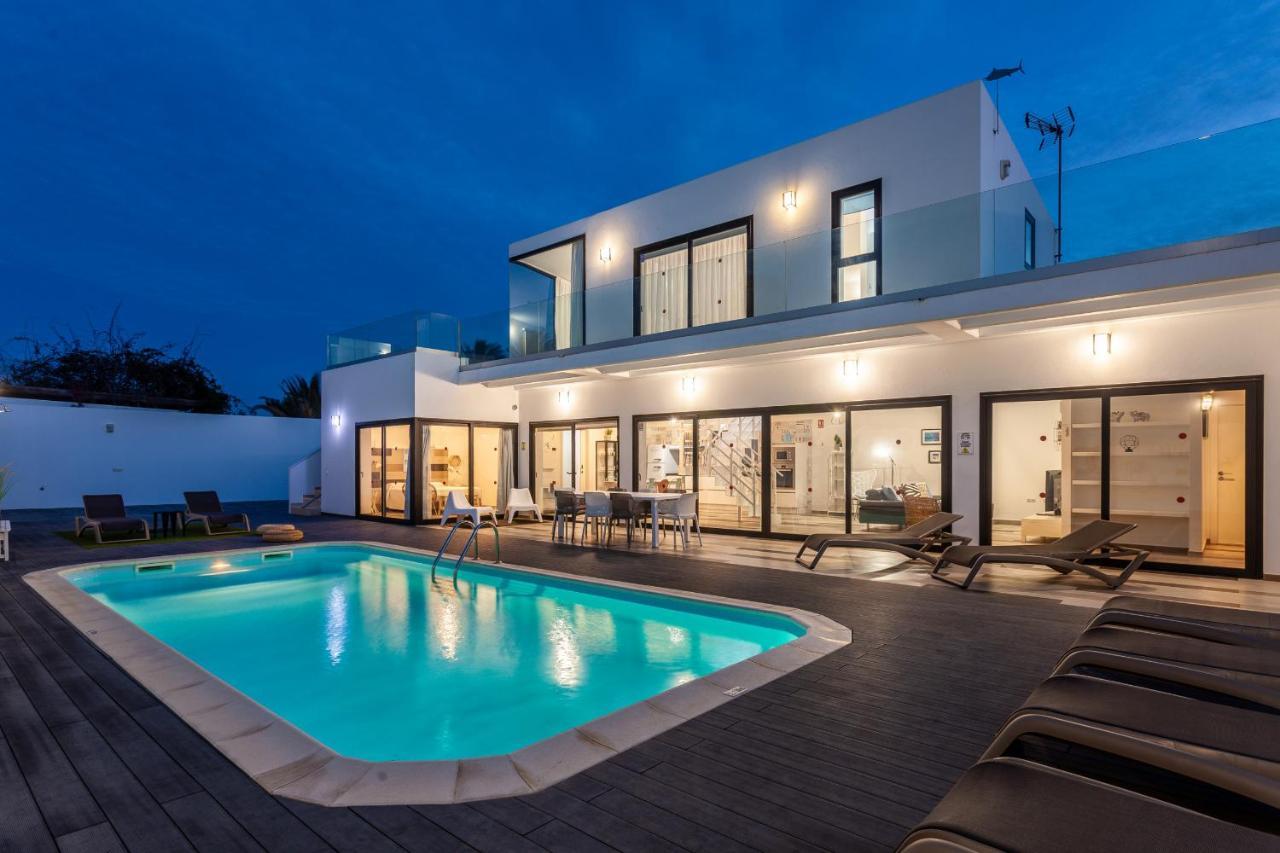 Villa Luxury Azul Private Pool And Bbq Corralejo By Holidays Home Екстериор снимка